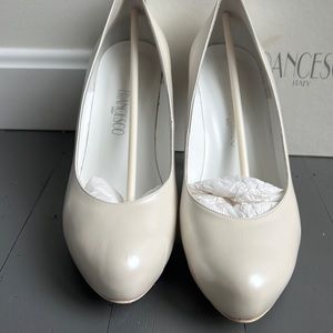 Francesco Italy pearl shimmer white pump